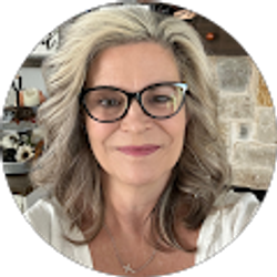 Profile photo of Tracey Hobbs