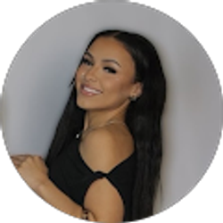 Profile photo of McKenna Jade