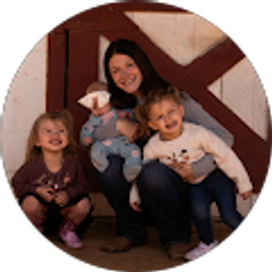 Profile photo of courtlyn writer