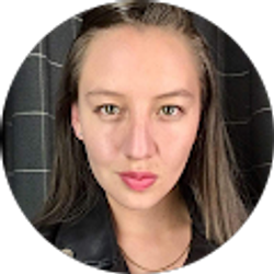 Profile photo of Yenny Romer