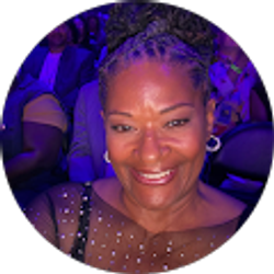 Profile photo of Dee Thomas