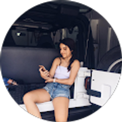 Profile photo of Jenni Peake