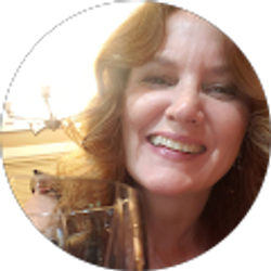 Profile photo of Kelly Hogan