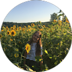 Profile photo of Lilli Scott