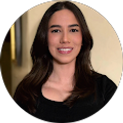 Profile photo of Alicia Ave