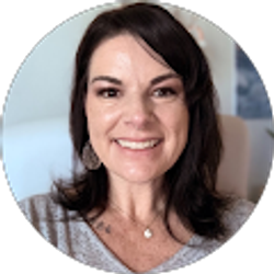 Profile photo of Lisa Linger