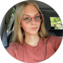 Profile photo of Mariah Howdeshell