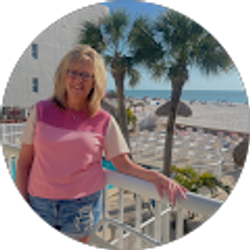 Profile photo of Janet Hollingshead