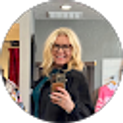 Profile photo of Dawn Gullickson