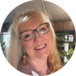 Profile photo of Lisa Hogan