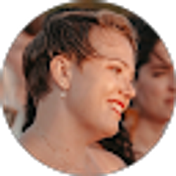 Profile photo of Chloe Powlas