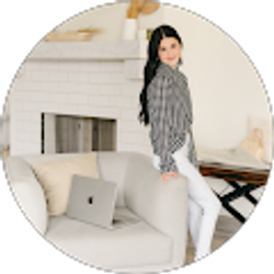 Profile photo of Ellie Babineaux