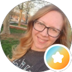 Profile photo of Carrie Completemomlife