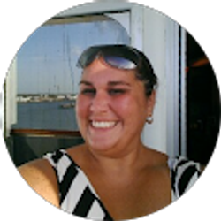 Profile photo of Roxanne Reyes