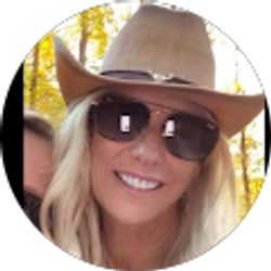 Profile photo of Leslie Hood