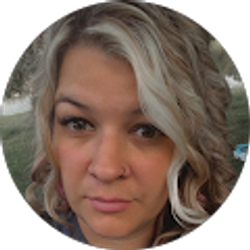 Profile photo of Leslie Thacker