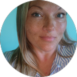 Profile photo of Carrie Hill