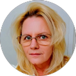 Profile photo of Julie Smith