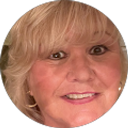 Profile photo of Laura Arnold