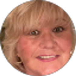 Profile photo of Laura Arnold