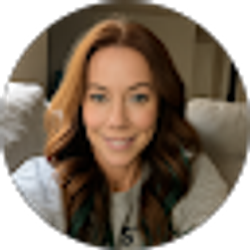 Profile photo of Carrie Seemiller