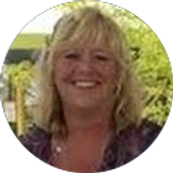 Profile photo of Julie Pangallo