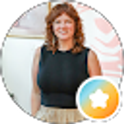 Profile photo of Lindsay Neely