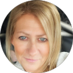 Profile photo of Julie Weeden