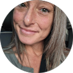 Profile photo of Stephanie Lynn