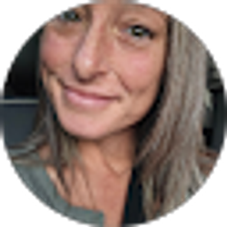 Profile photo of Stephanie Lynn