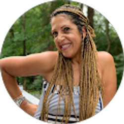 Profile photo of Lorraine Robertson