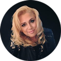 Profile photo of Lisa Candela