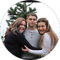 Profile photo of Lauren Cordin