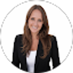 Profile photo of Amanda Davies