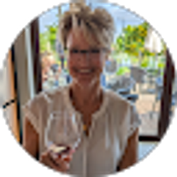 Profile photo of Tara Hall