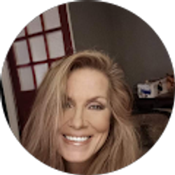 Profile photo of Michelle Huff