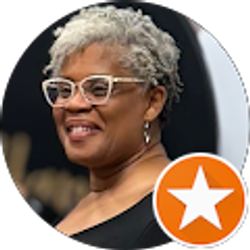 Profile photo of Lisa McNary