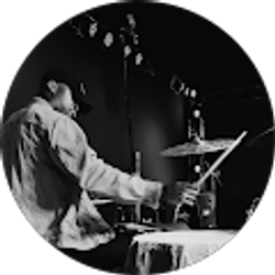 Profile photo of Avery Warren