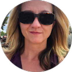 Profile photo of Lindzee Searle