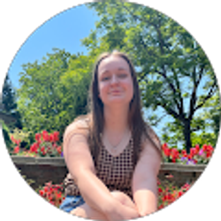 Profile photo of Julia Everett