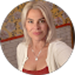 Profile photo of Jennifer Simon