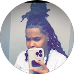 Profile photo of Kelli Bolton