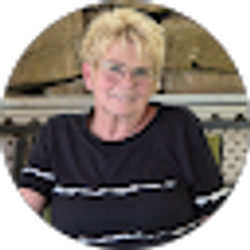 Profile photo of Bonnie Lewis