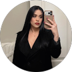 Profile photo of Victoria Luna