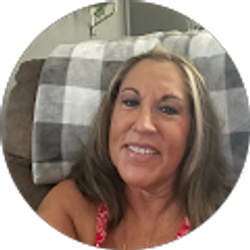 Profile photo of Eve Hinton