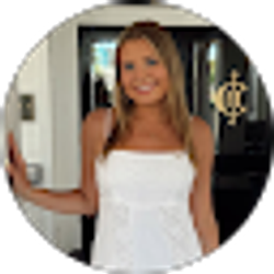 Profile photo of Alexa VanderLuitgaren