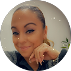 Profile photo of Vanessa Pelaez