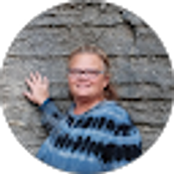 Profile photo of Stephanie Holloway