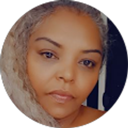 Profile photo of Luna Stein