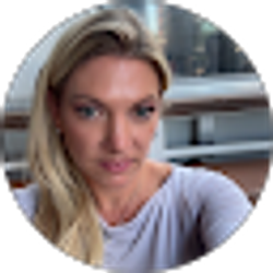 Profile photo of Danielle Arpasi